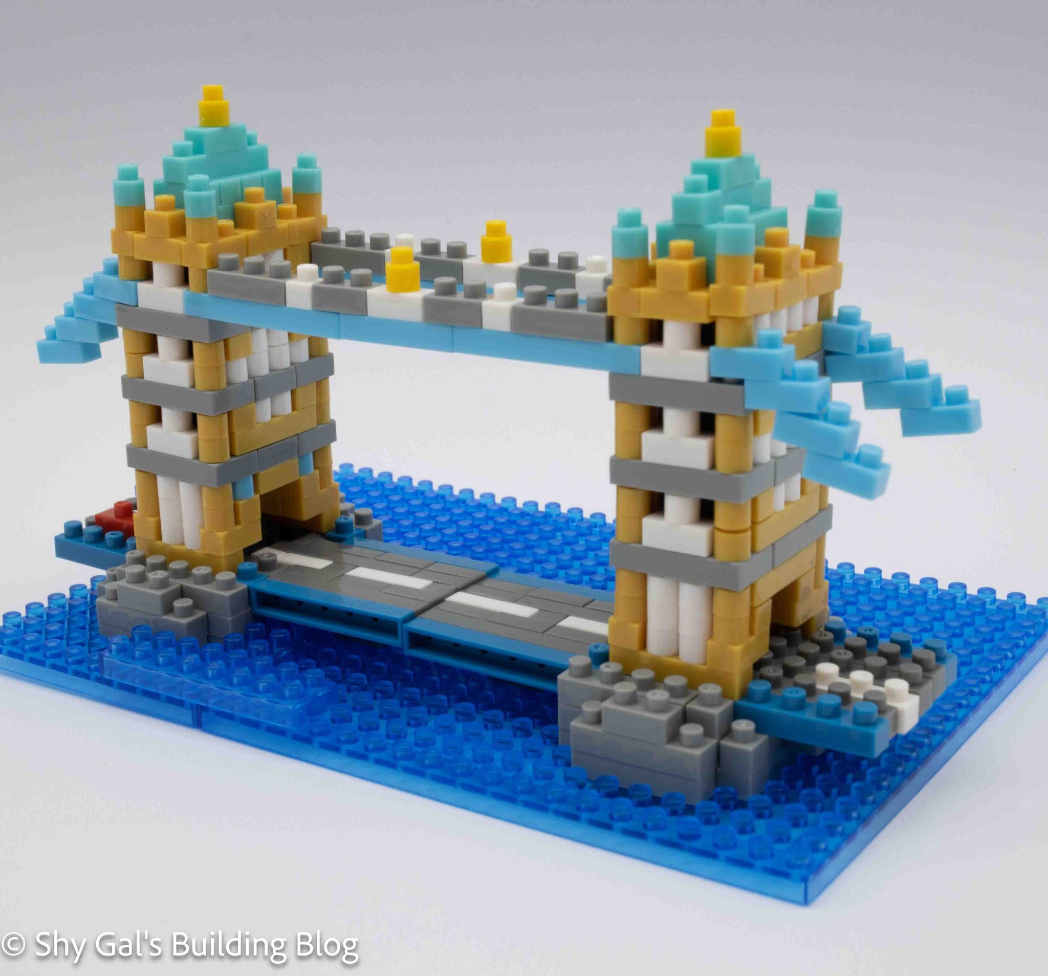 Nanoblock NB045 Tower Bridge Deluxe Edition – Set Di Costruzione In Mini Mattoncini, Monumento Di Londra, Modello 3D Da Collezione, Età 12+