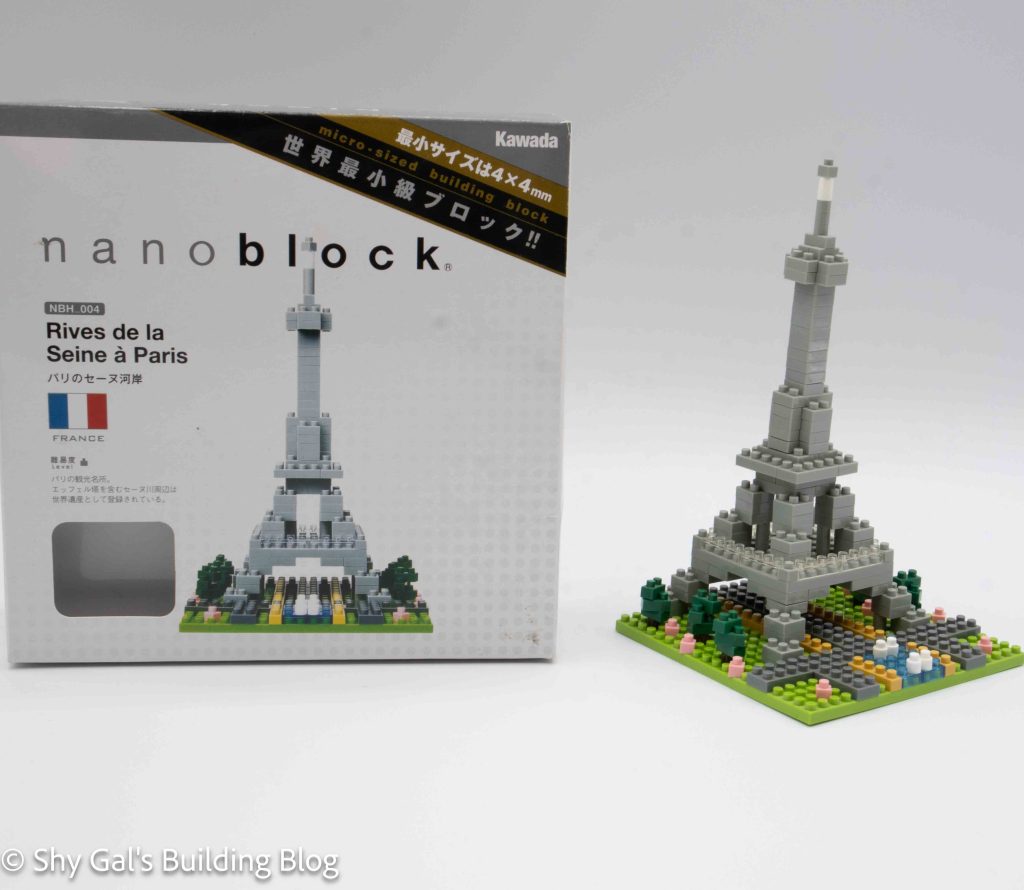 Rives de la Seine a Paris build and box
