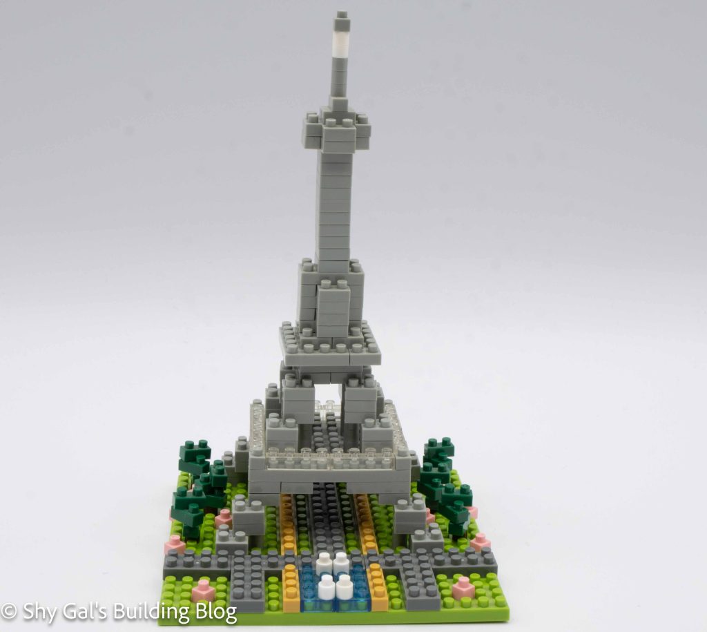 Rives de la Seine a Paris build front view