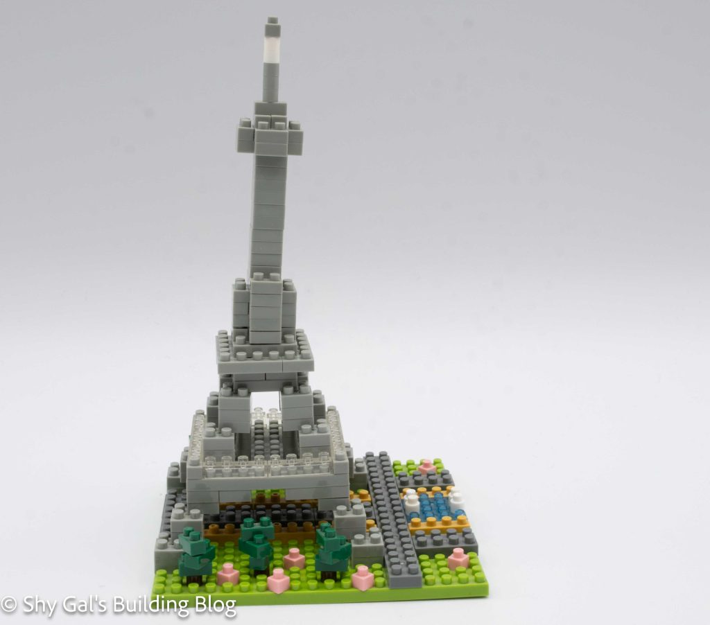 Rives de la Seine a Paris build side view