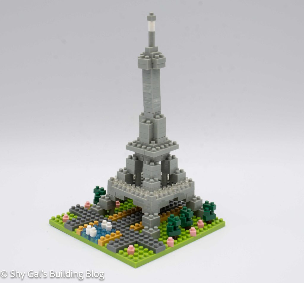 Rives de la Seine a Paris build front 3/4 view
